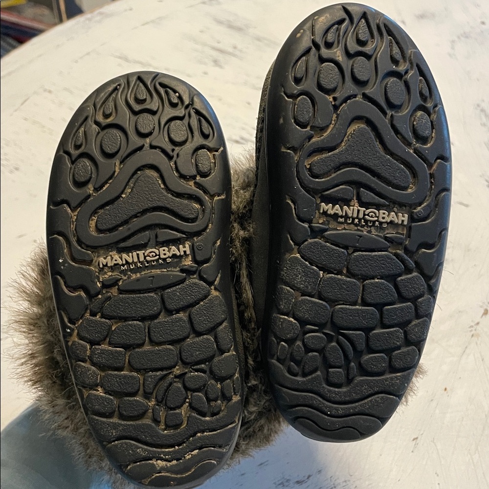 Kids Manitobah Mukluks - Picture 5 of 7